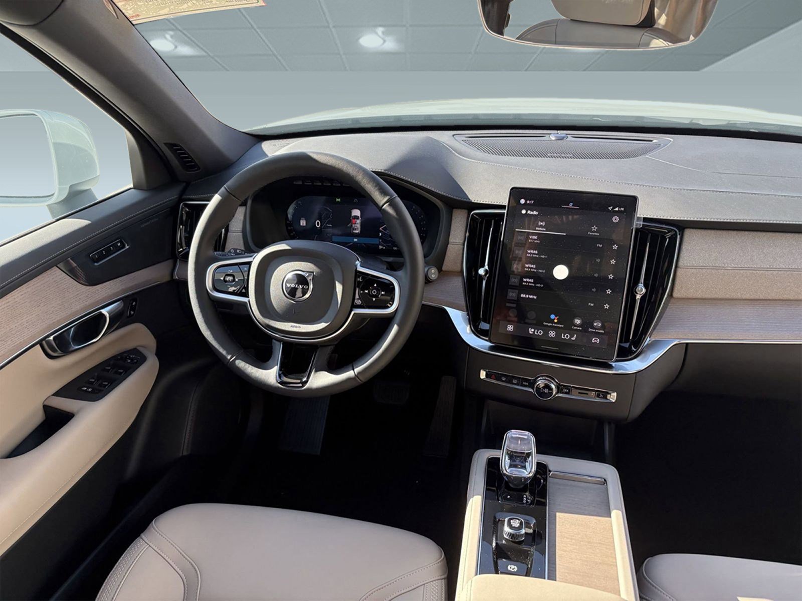 New 2026 Volvo XC90 B6 Plus w/ Protection Package Premier image 25