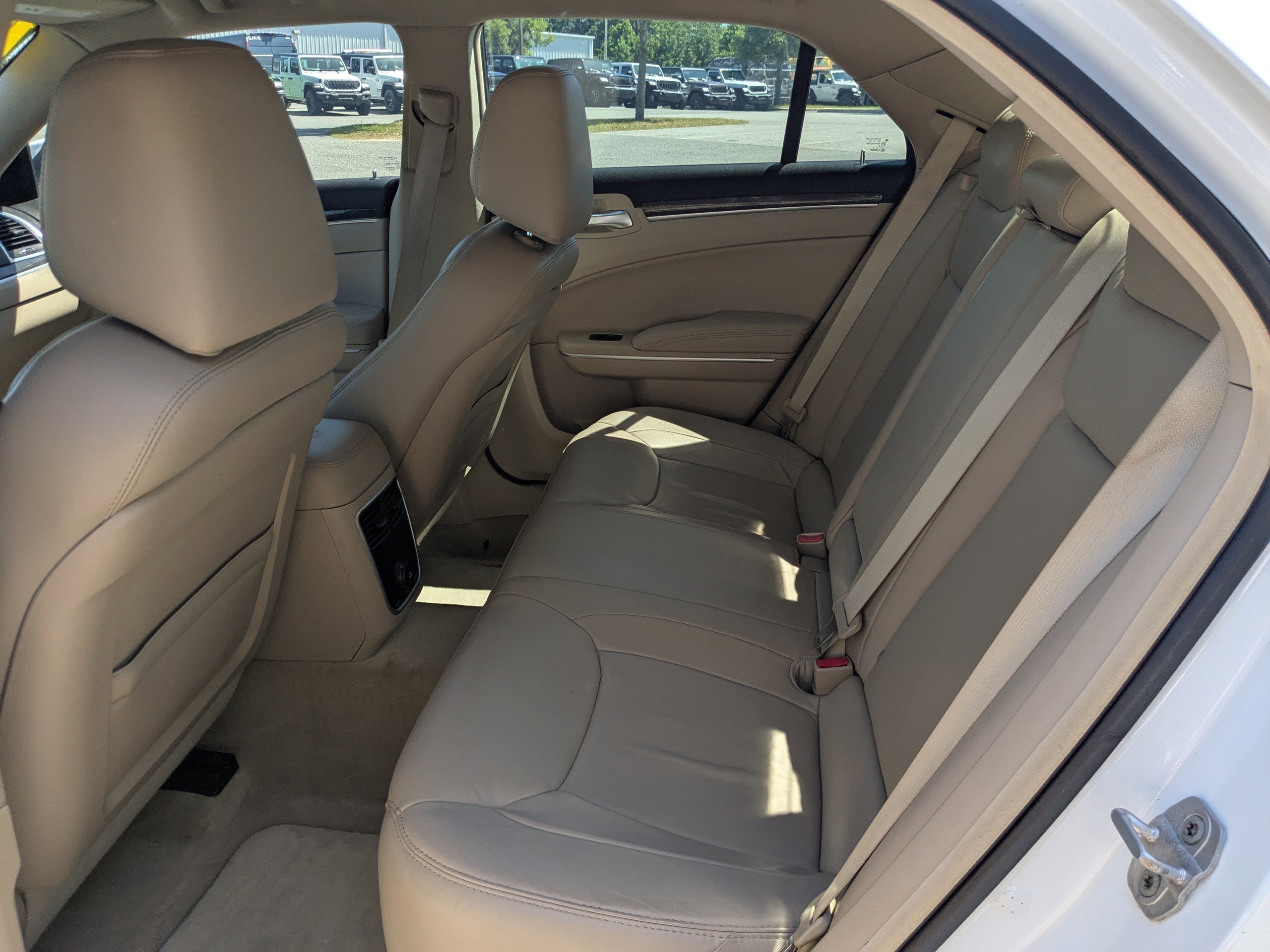 Used 2014 Chrysler 300 image 12