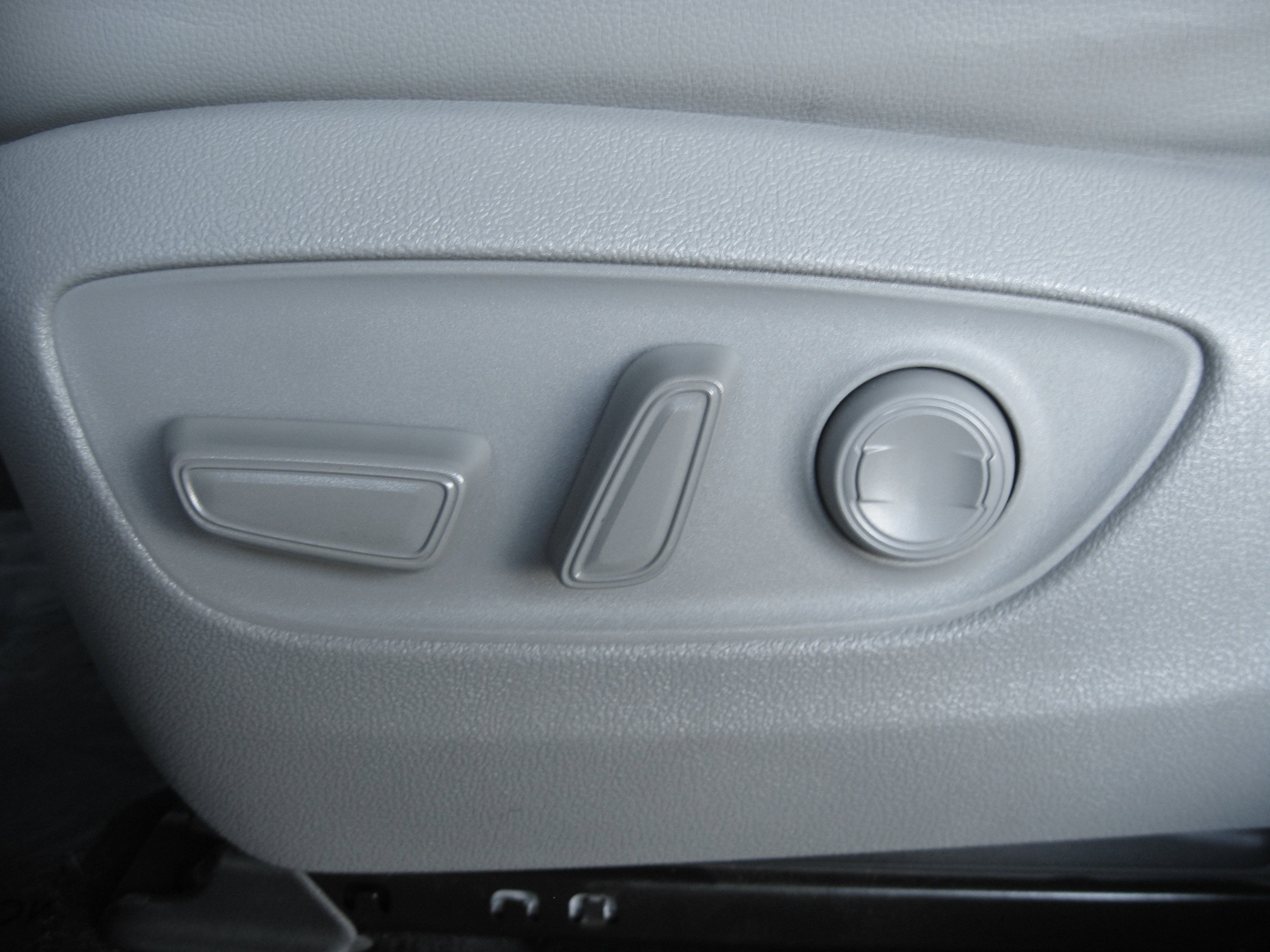 Used 2022 Toyota Highlander XLE image 14