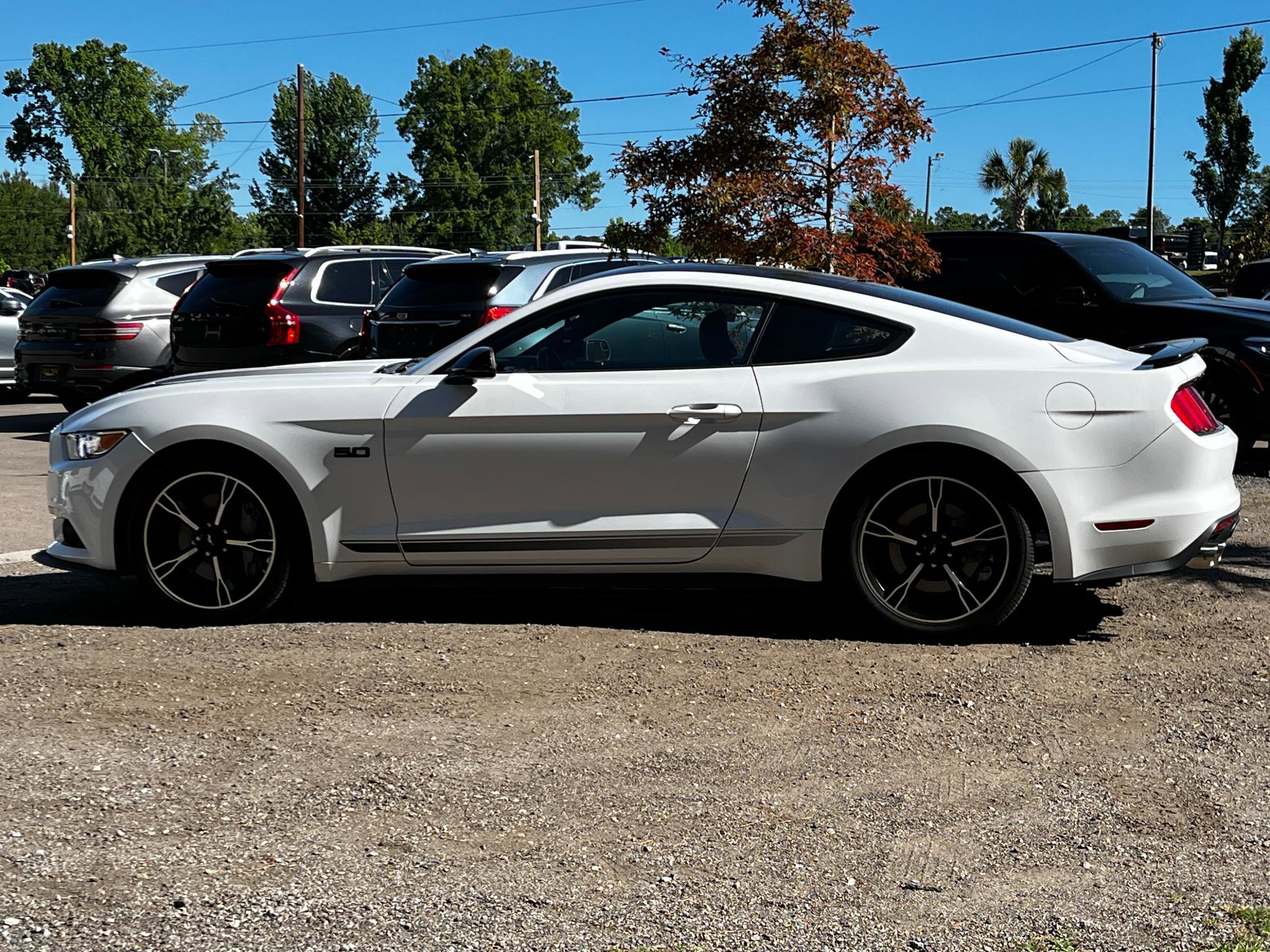 Used 2017 Ford Mustang GT Premium RWD image 5