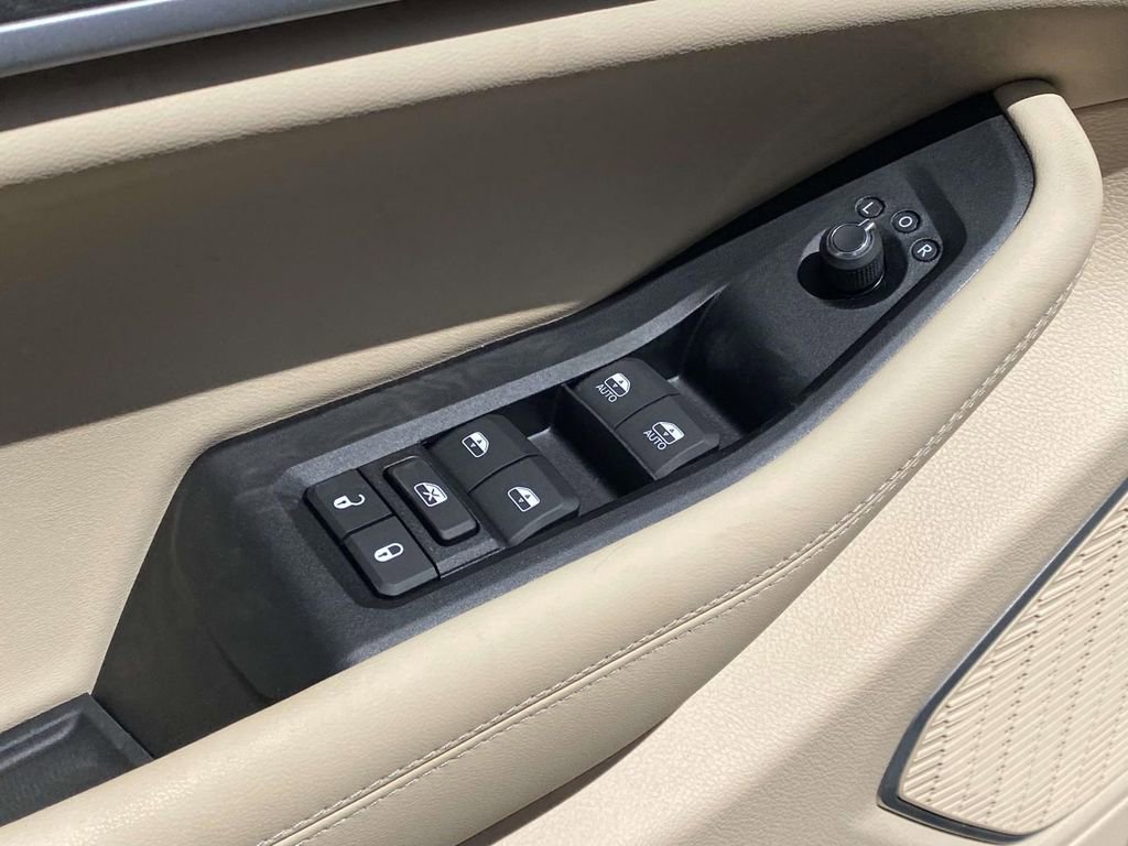 New 2026 Jeep Grand Cherokee Limited w/ Luxury Tech Group II RWD image 43