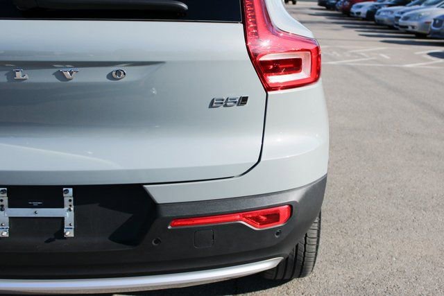 Used 2025 Volvo XC40 B5 Plus image 47