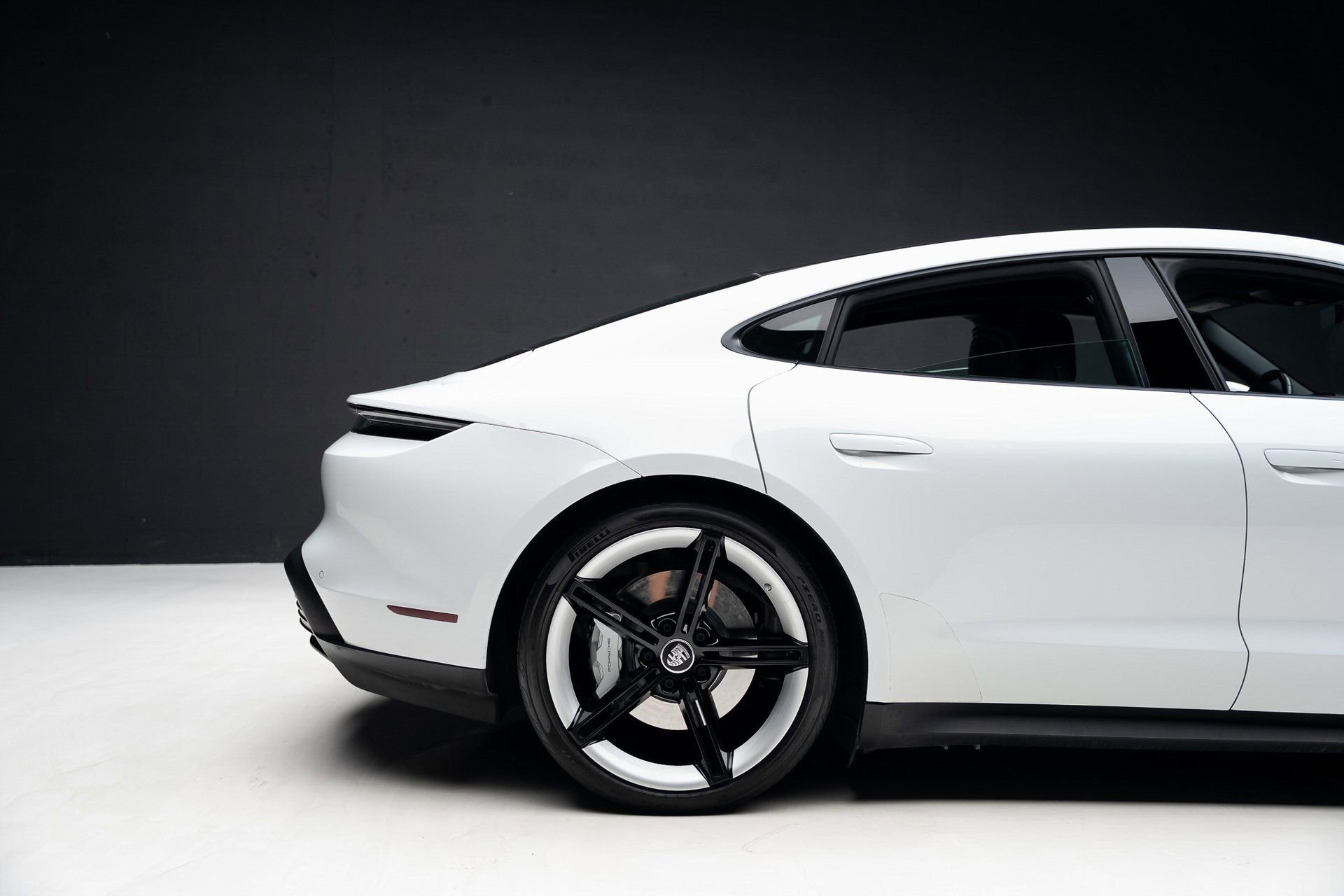 Used 2022 Porsche Taycan image 33