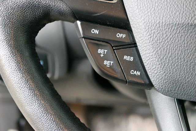 Used 2017 Ford Focus SE w/ SE Winter Package FWD image 14