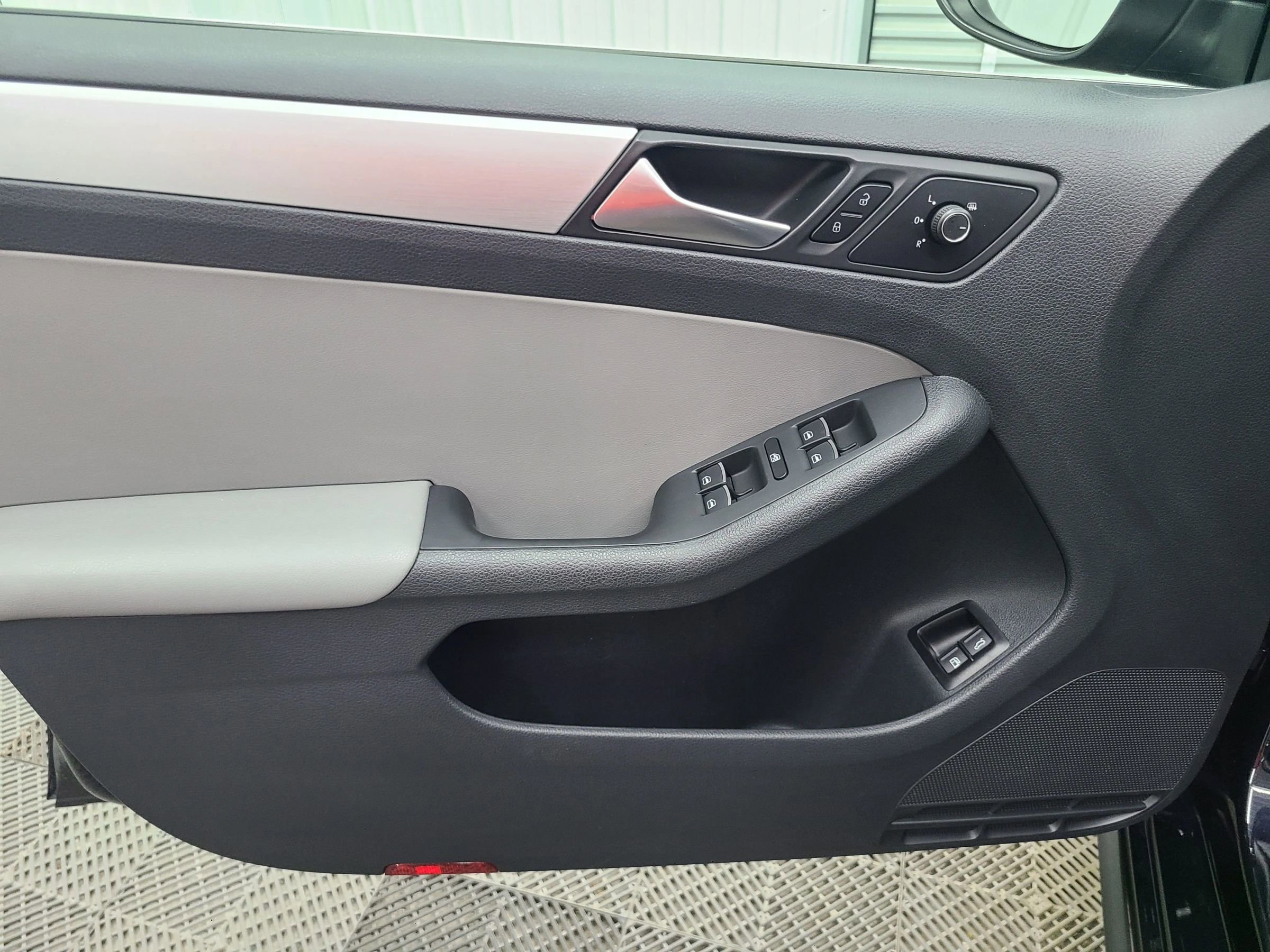 Used 2016 Volkswagen Jetta SEL Premium image 22