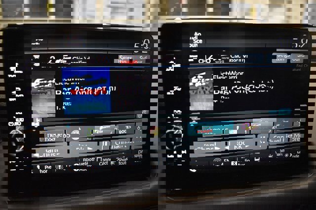 Used 2025 Honda HR-V EX-L image 8