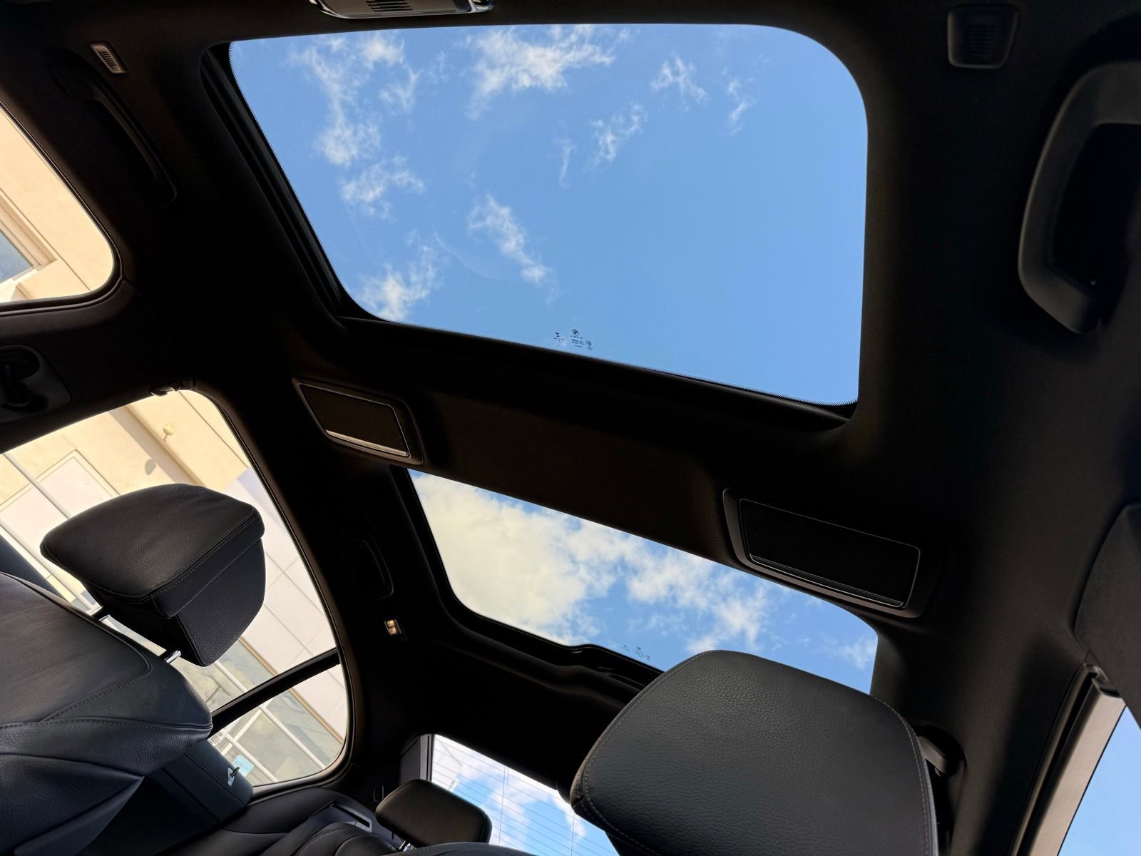 Used 2022 BMW 740i xDrive w/ M Sport Package image 3