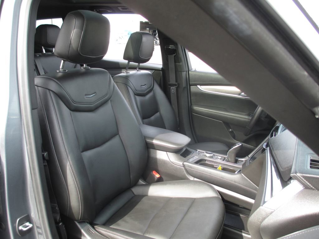 Used 2021 Cadillac XT6 Luxury image 25