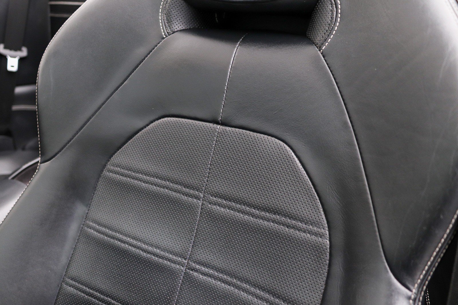 Used 2017 Ferrari California T RWD image 36