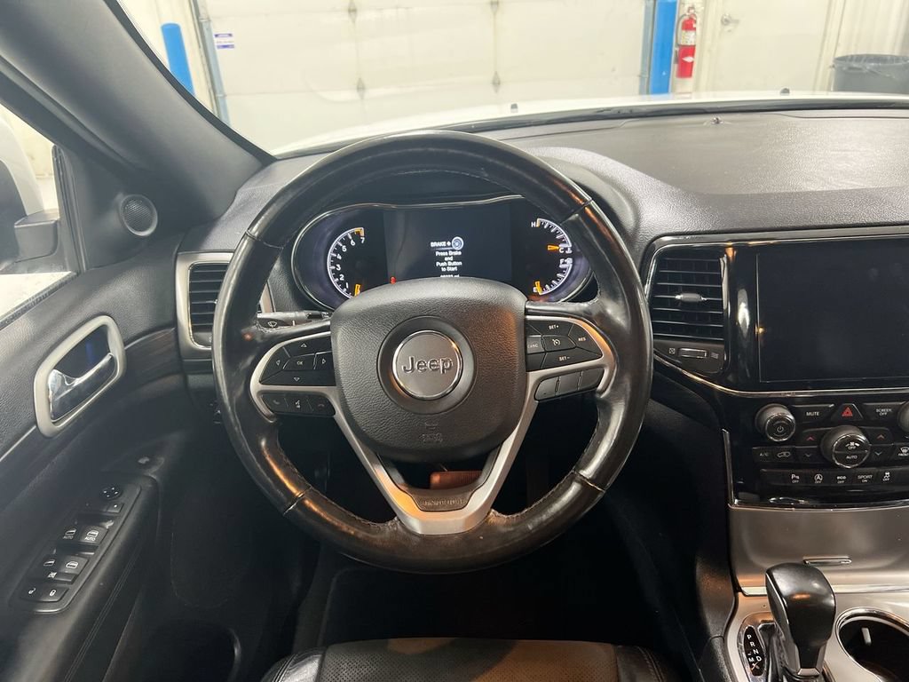 Used 2021 Jeep Grand Cherokee Laredo X AWD/4WD image 11