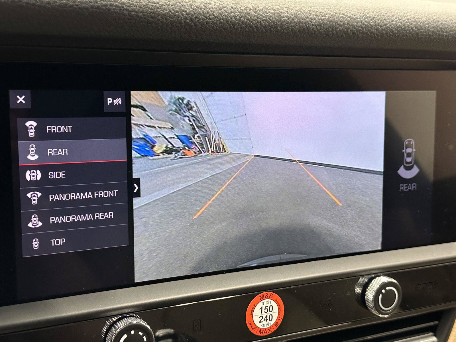 Certified 2025 Porsche Macan AWD/4WD image 30
