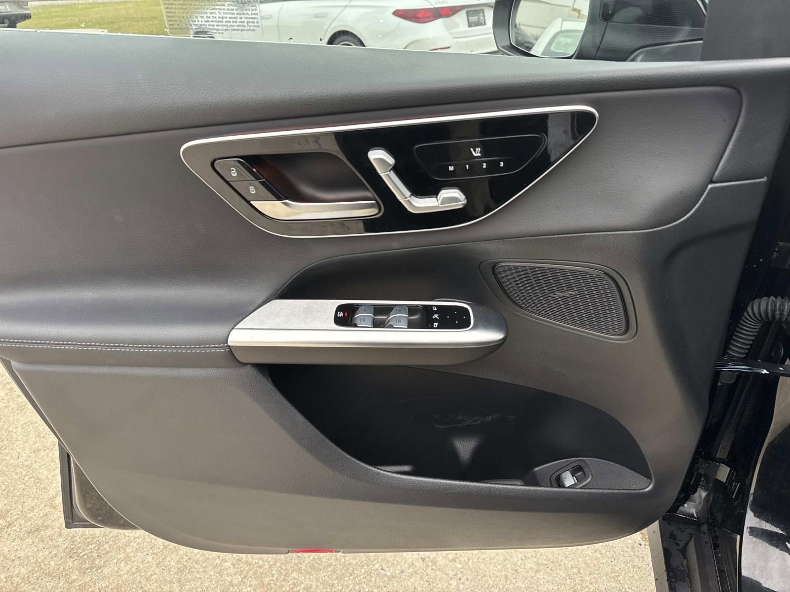 Used 2025 Mercedes-Benz GLC 300 4MATIC image 19