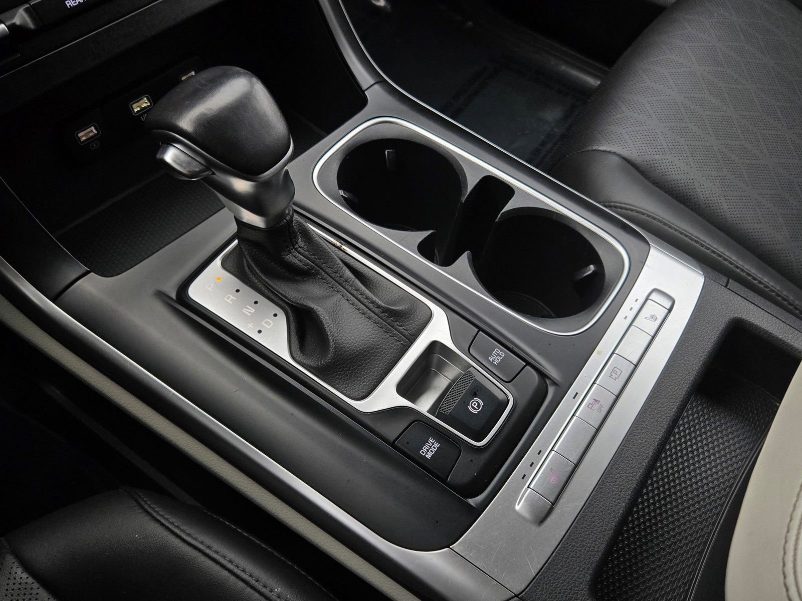 Used 2024 Kia Carnival LX image 17