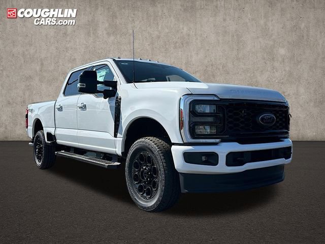 New 2026 Ford F350 Lariat w/ Black Appearance Package