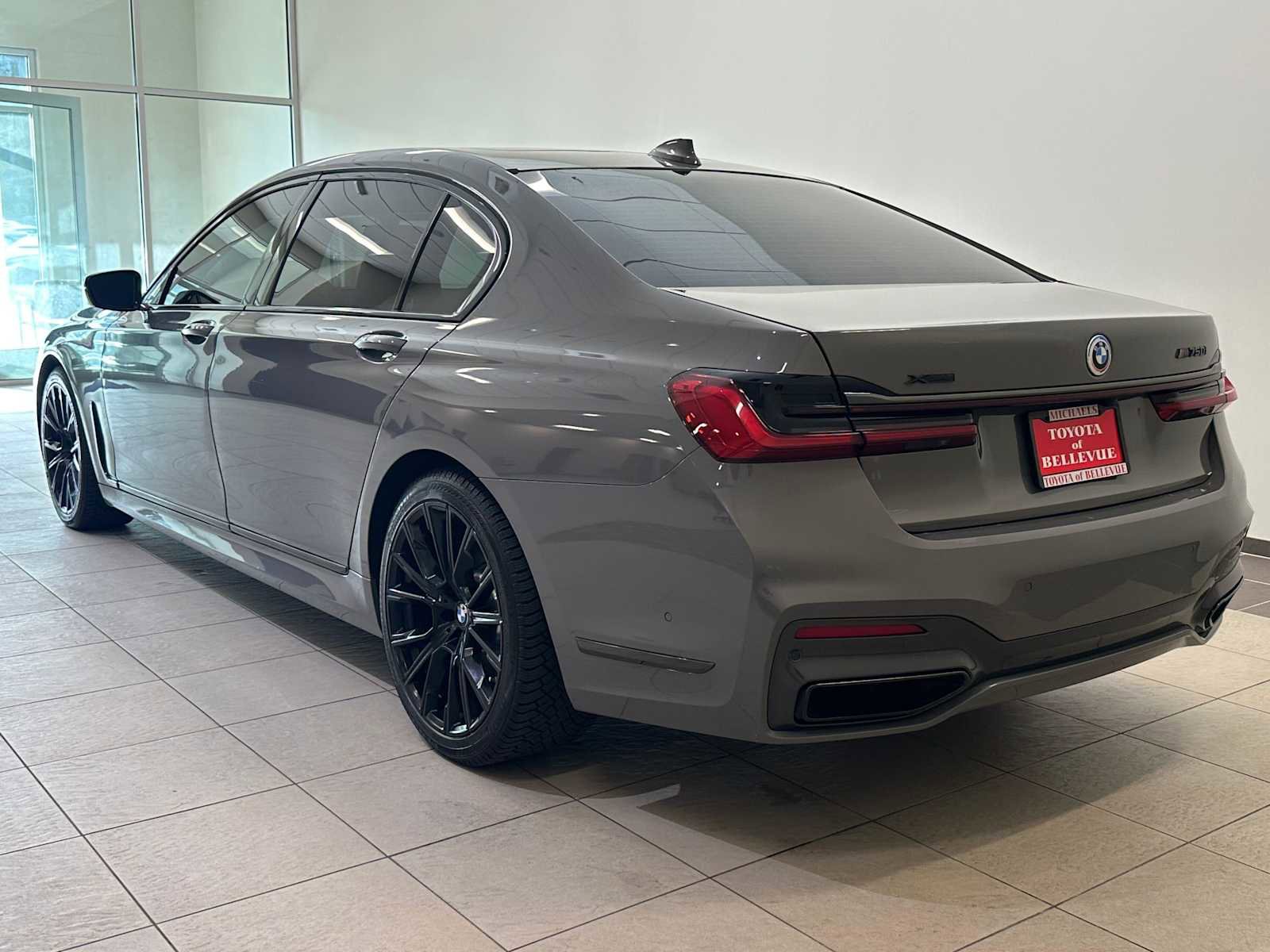 Used 2021 BMW 750i xDrive w/ Executive Package AWD/4WD image 5