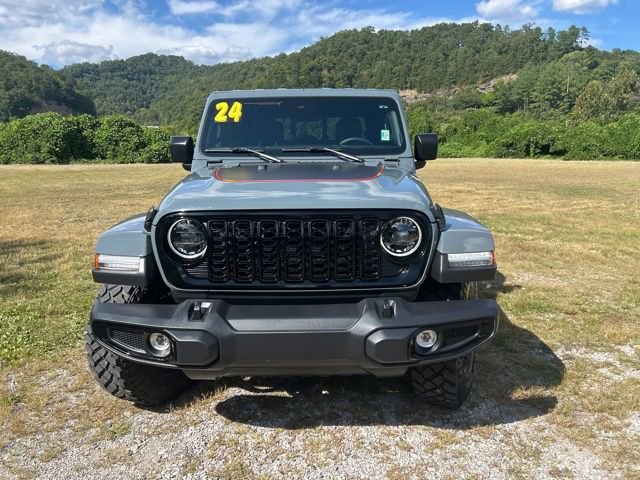 Used 2024 Jeep Gladiator Sport AWD/4WD image 2