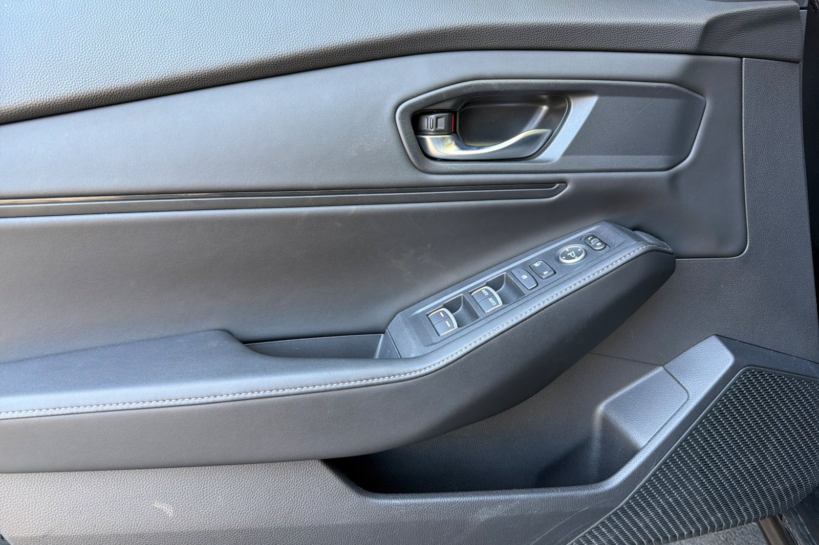 Used 2023 Honda Accord Sport image 12