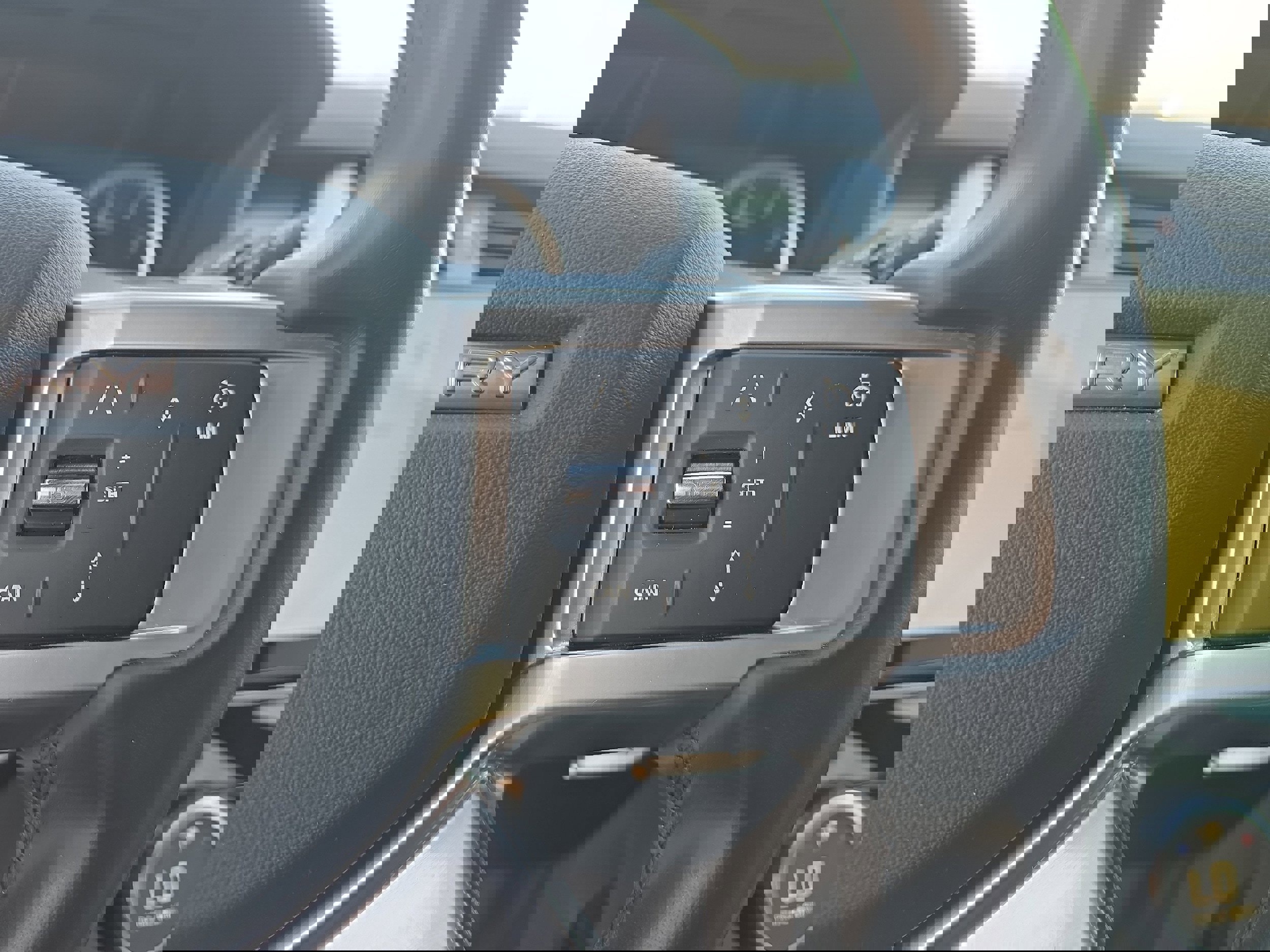 Used 2023 Land Rover Discovery S R-Dynamic image 25