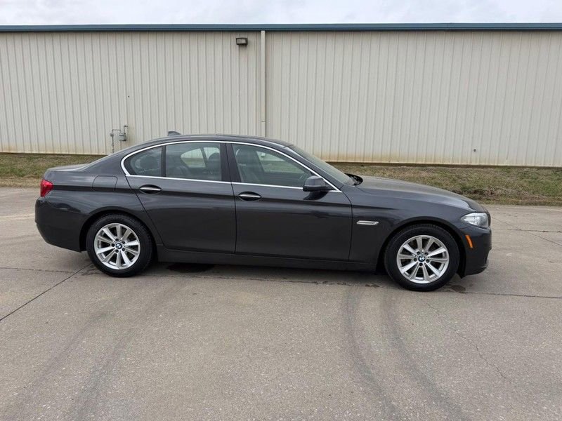 Used 2016 BMW 528i xDrive Sedan w/ Premium Package image 2