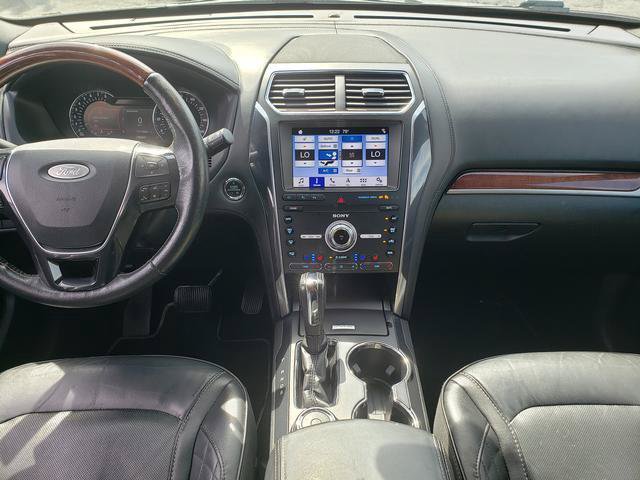 Used 2019 Ford Explorer Platinum AWD/4WD image 16