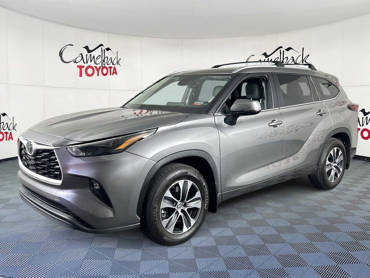 Used 2025 Toyota Highlander XLE image 4