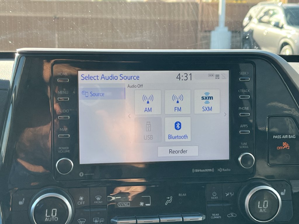 Used 2022 Toyota Highlander XLE FWD image 37