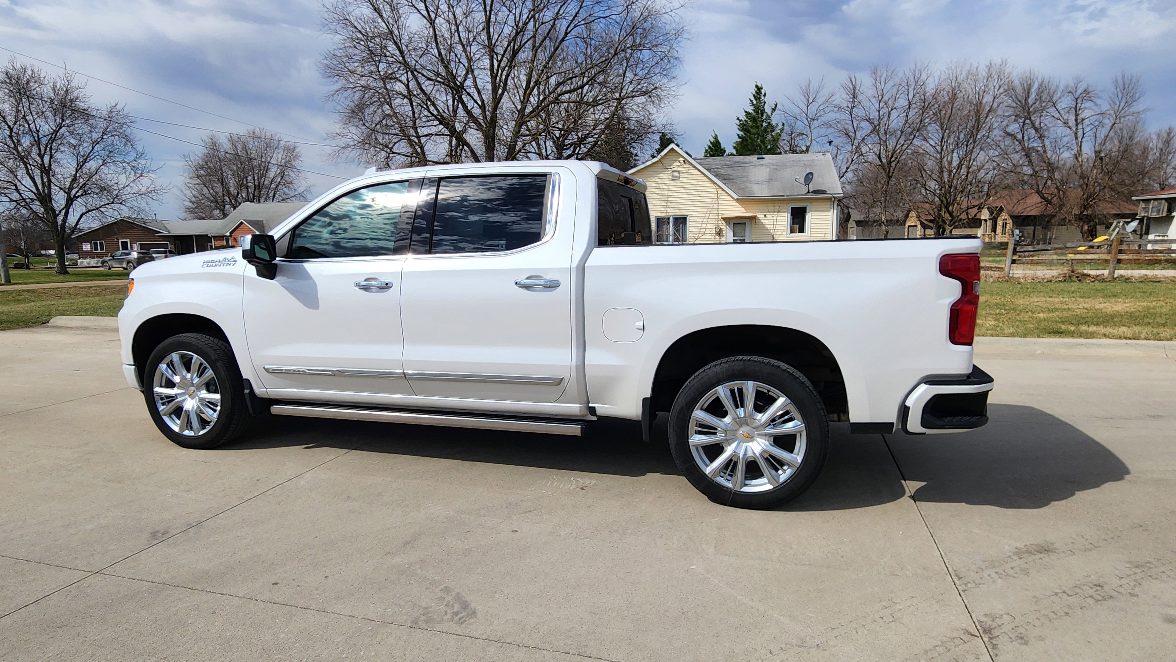 Used 2025 Chevrolet Silverado 1500 High Country w/ Technology Package image 8
