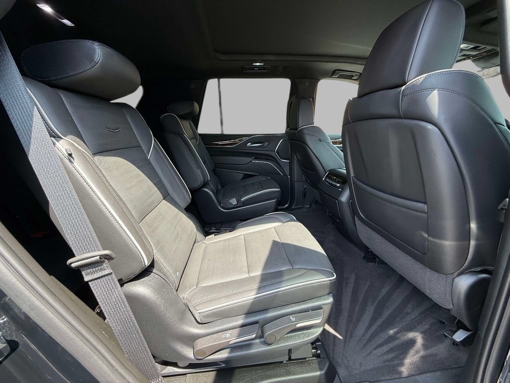 Used 2023 Cadillac Escalade Premium Luxury AWD/4WD image 16