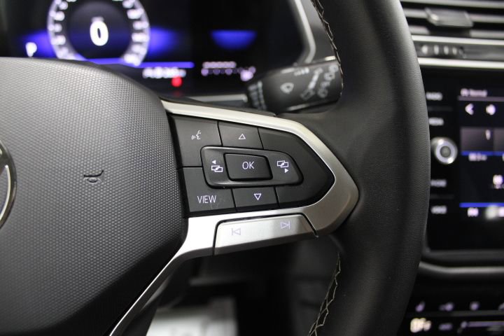 Used 2024 Volkswagen Tiguan Wolfsburg Edition image 31