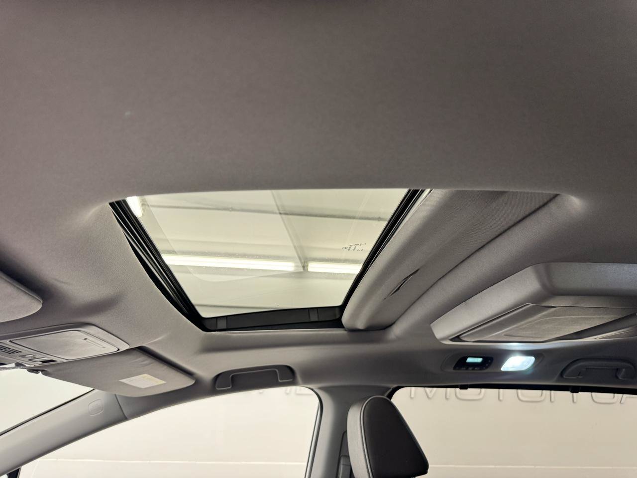 Used 2023 Honda Odyssey Elite image 16