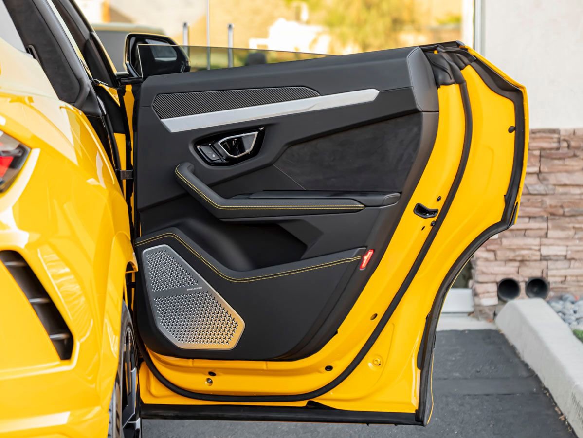 Used 2021 Lamborghini Urus AWD/4WD image 26