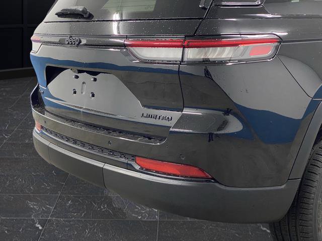 New 2025 Jeep Grand Cherokee Limited w/ Luxury Tech Group II image 37