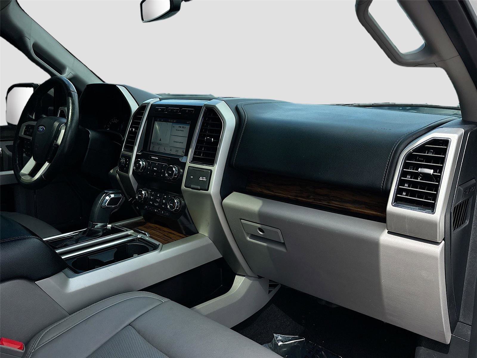 Used 2019 Ford F150 Lariat image 29