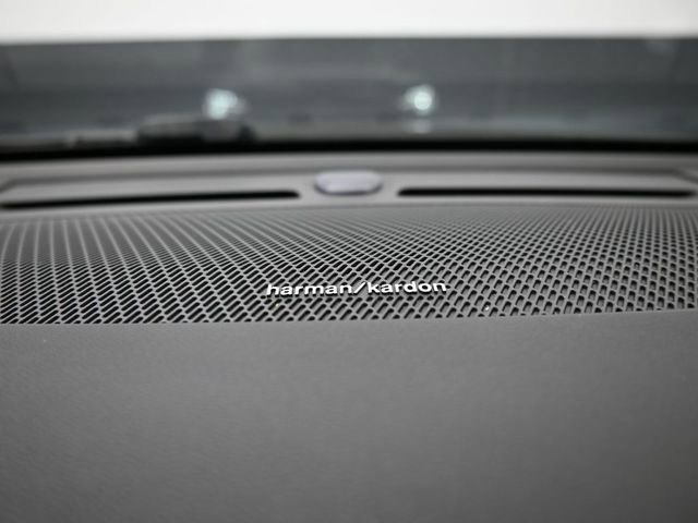 Used 2024 Volvo XC40 B5 Plus w/ Climate Package image 30