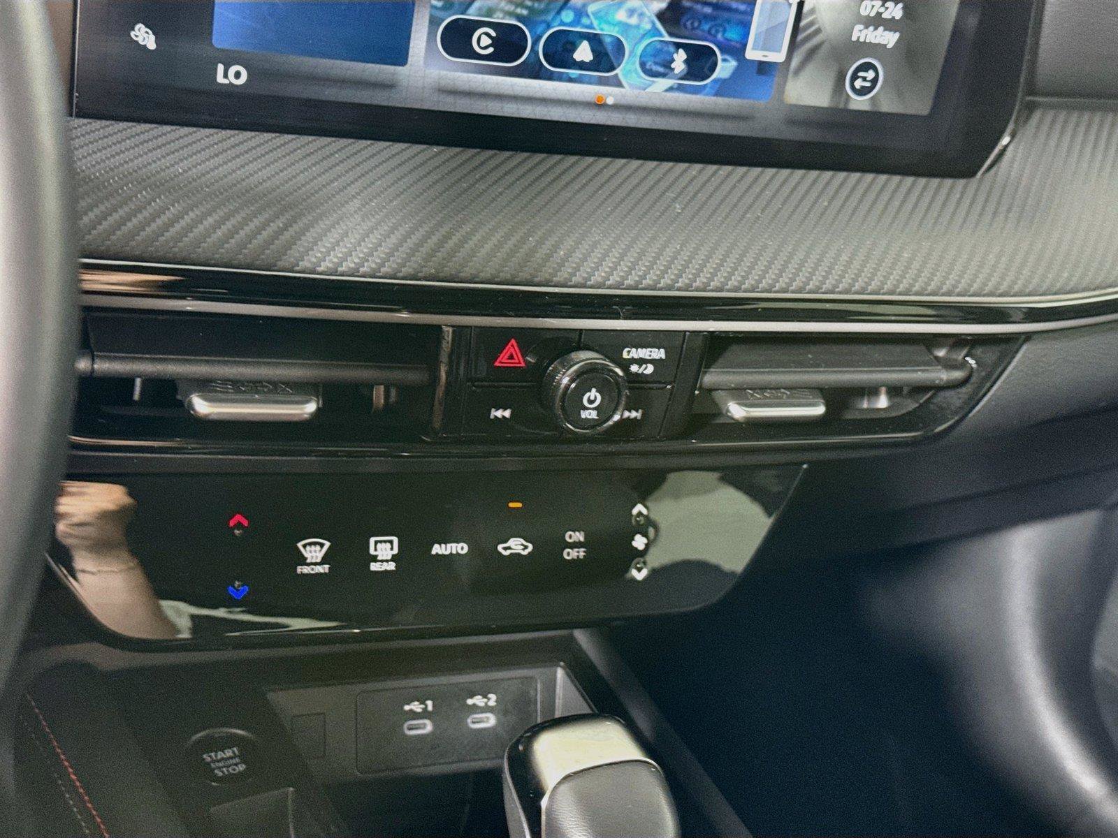 Used 2025 Nissan Kicks SR w/ Illumination Package AWD/4WD image 9