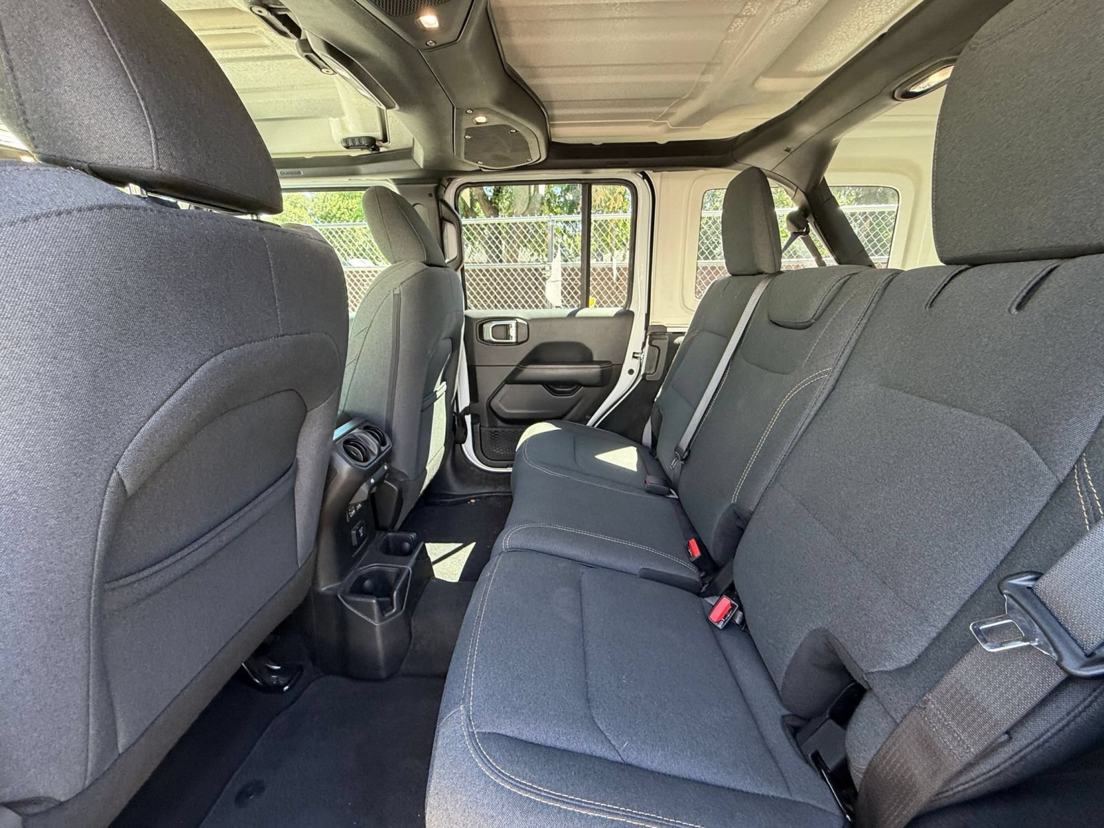 Used 2025 Jeep Wrangler Unlimited Sahara AWD/4WD image 25