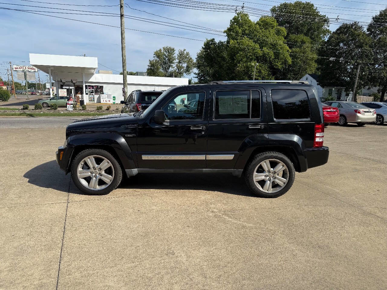Used 2012 Jeep Liberty Limited Jet w/ Comfort/Convenience Group image 2