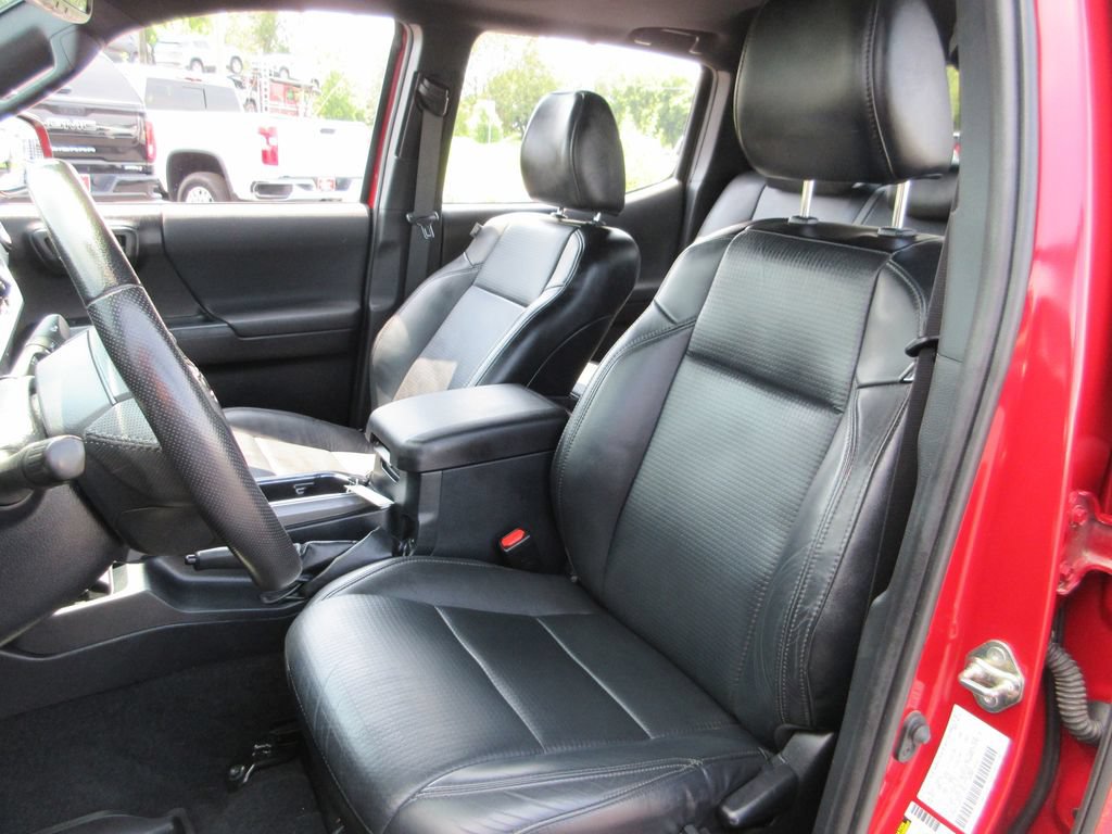 Used 2019 Toyota Tacoma TRD Sport AWD/4WD image 21