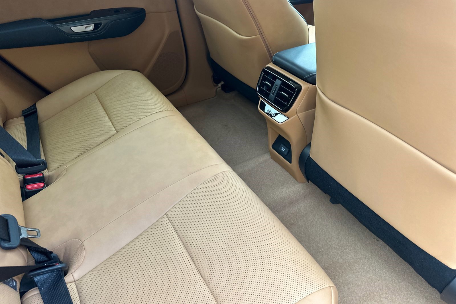 Used 2025 Lexus RZ 300e image 28