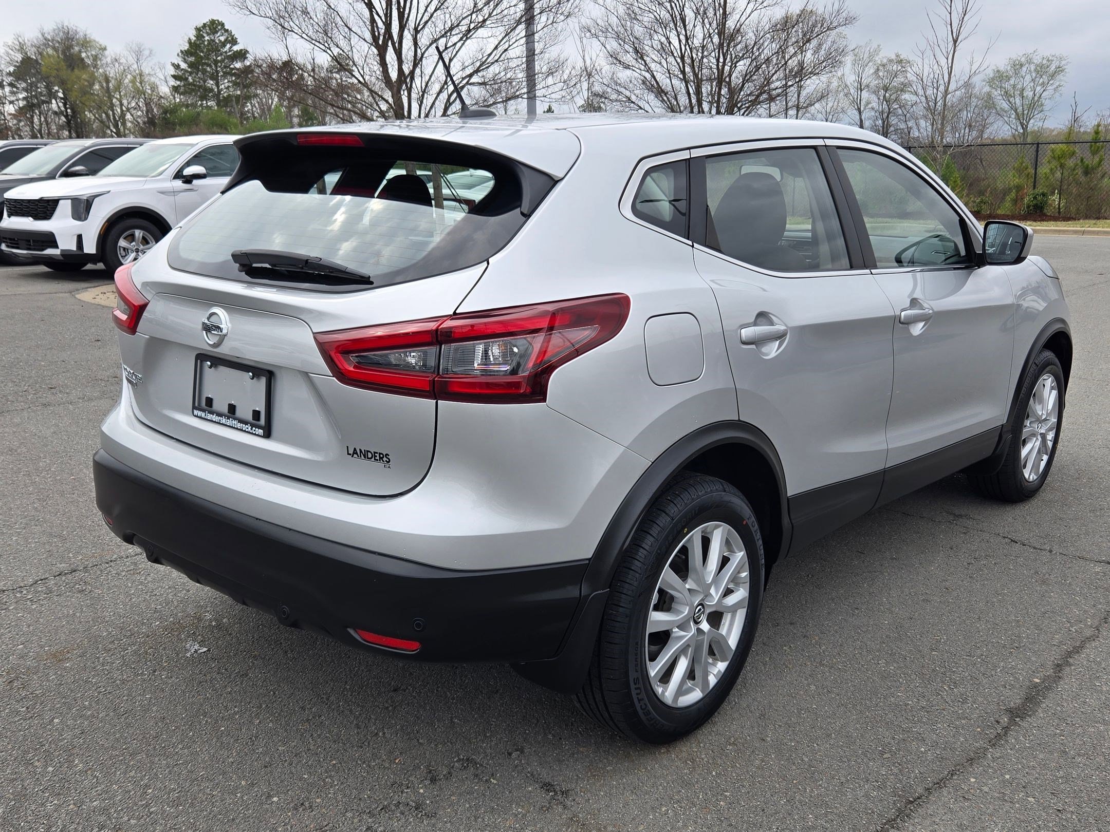Used 2022 Nissan Rogue Sport S image 7