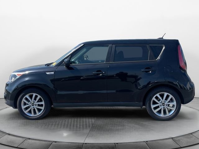 Used 2017 Kia Soul + image 2