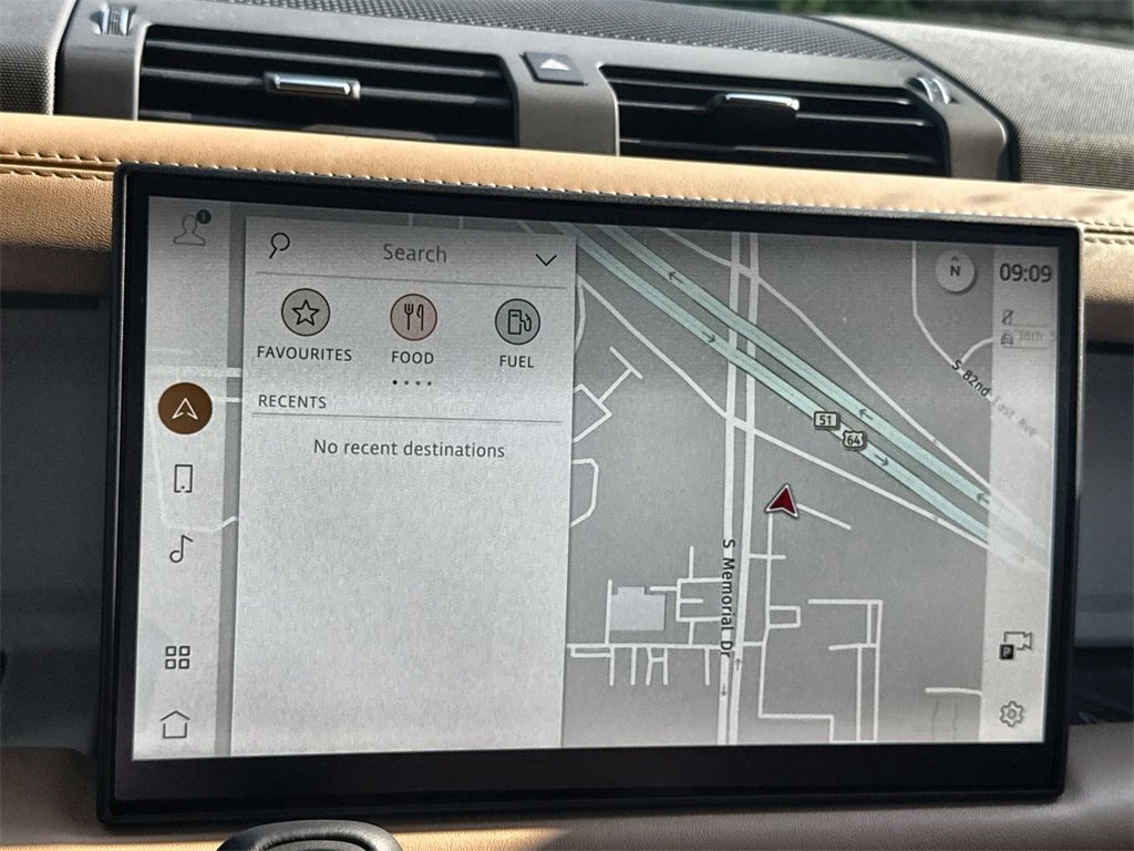 Used 2025 Land Rover Defender 130 S image 24