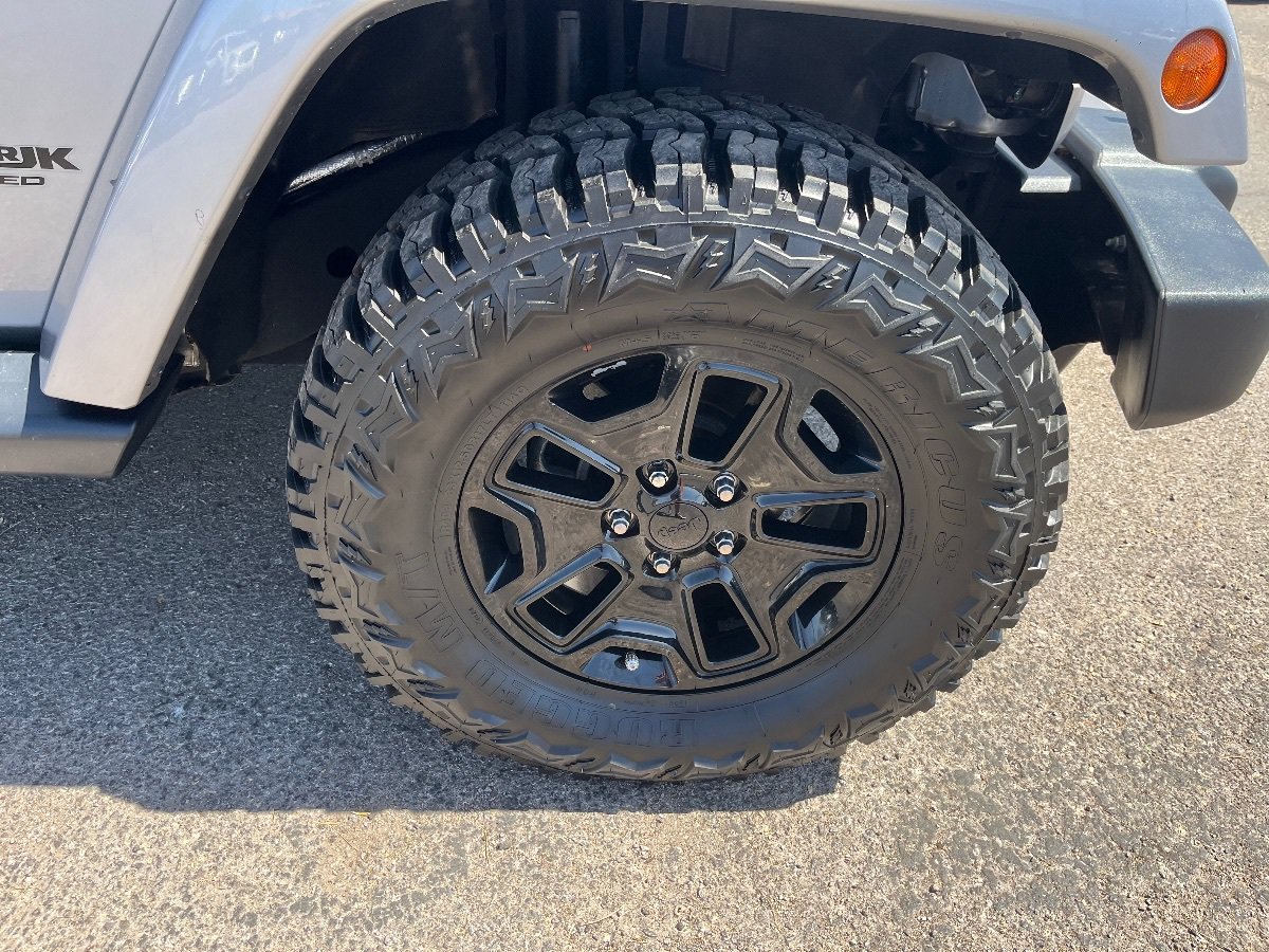 Used 2018 Jeep Wrangler Unlimited Sahara w/ Connectivity Group AWD/4WD image 41