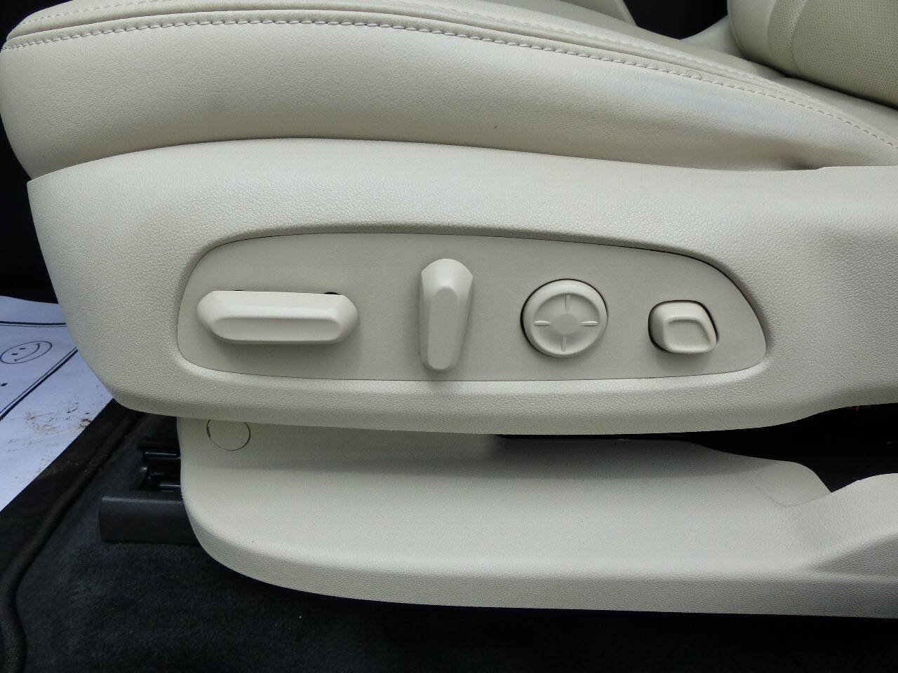 Used 2022 Buick Enclave Premium w/ Surround and Sites Package FWD image 25