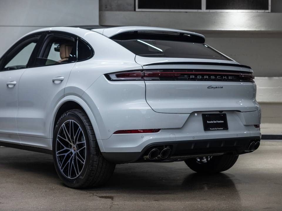 Certified 2026 Porsche Cayenne Coupe AWD/4WD image 18