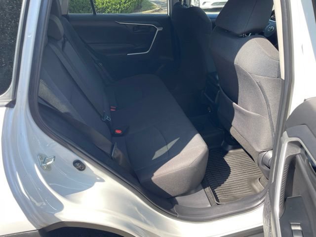 Used 2021 Toyota RAV4 LE AWD/4WD image 14