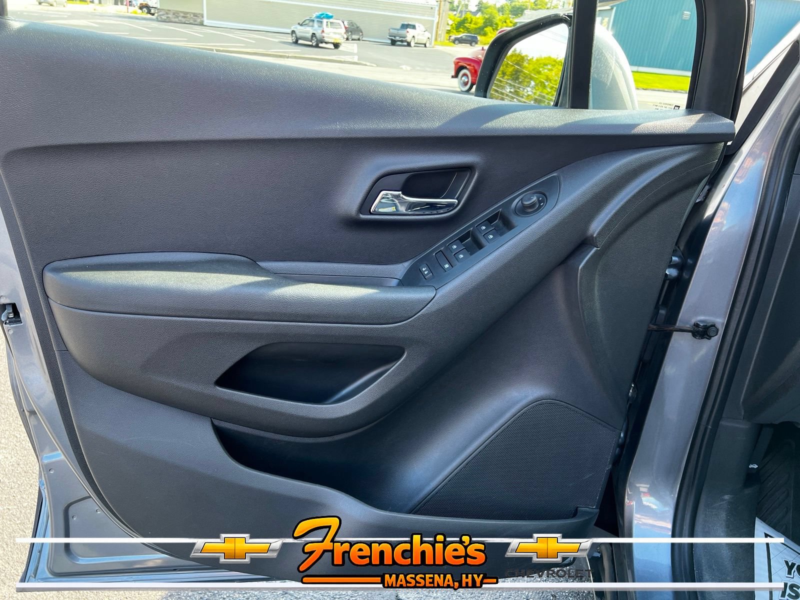 Used 2020 Chevrolet Trax LS w/ Tint and Cruise Package AWD/4WD image 9