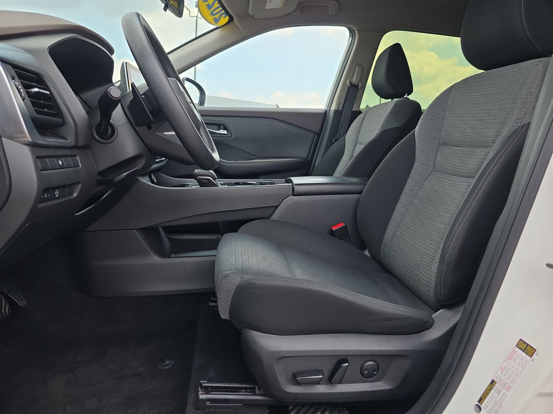Used 2023 Nissan Rogue SV AWD/4WD image 10