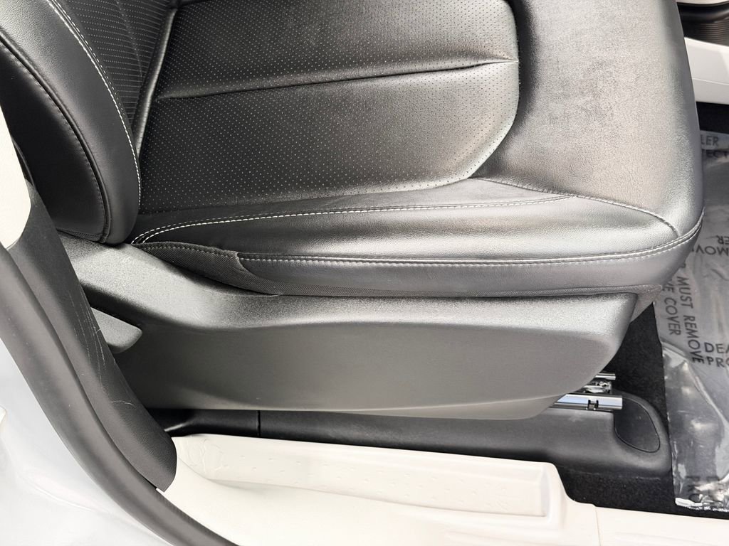 Used 2024 Chrysler Pacifica Touring-L image 30