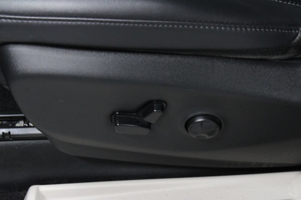 Used 2024 Chrysler Pacifica Touring-L FWD image 25